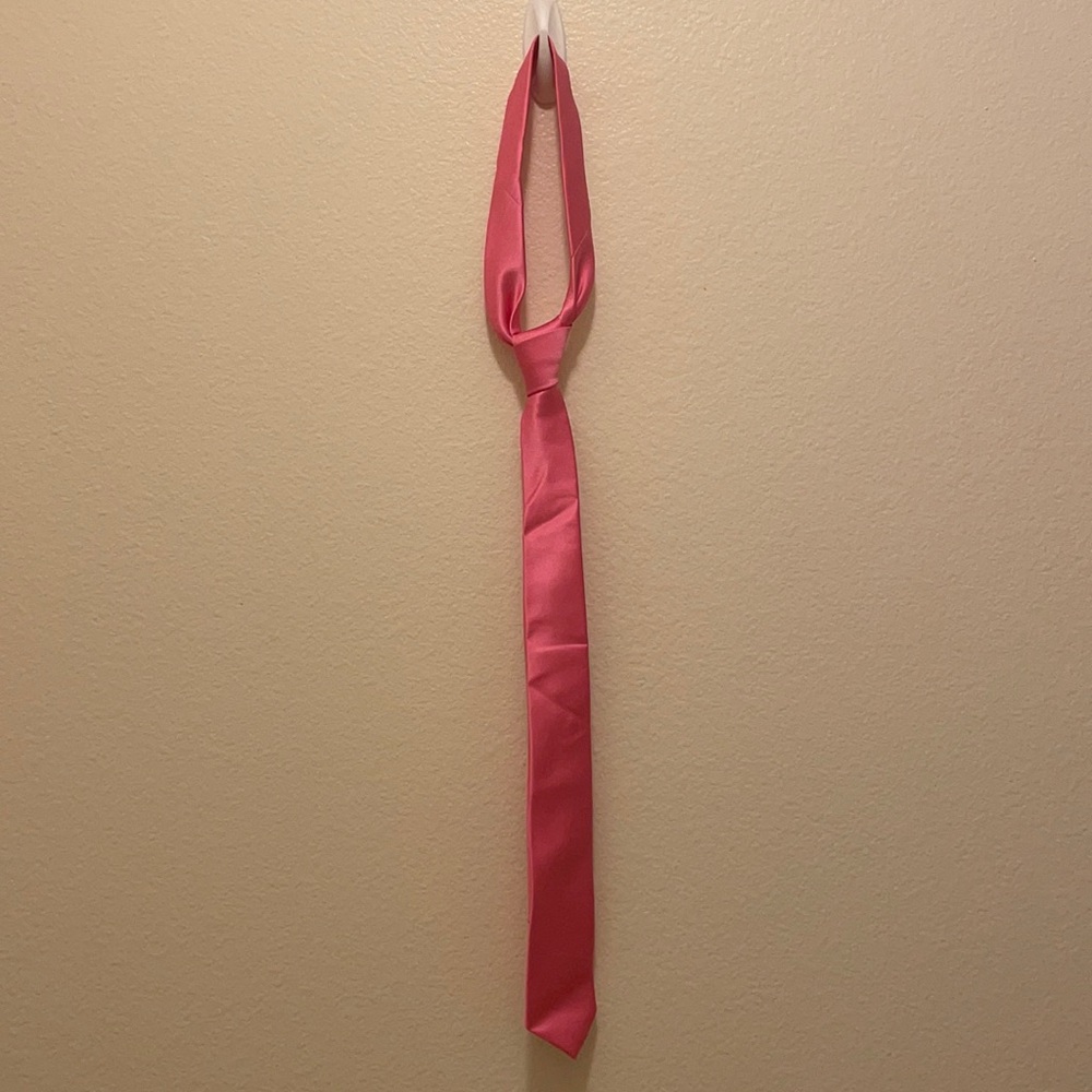 Pink tie